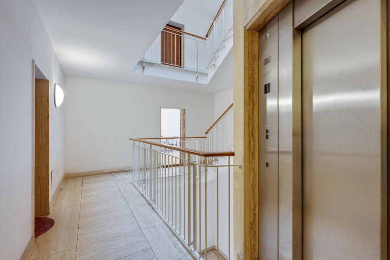 Il Broletto Apartment - Affitti Brevi Italia Lecco Bagian luar foto