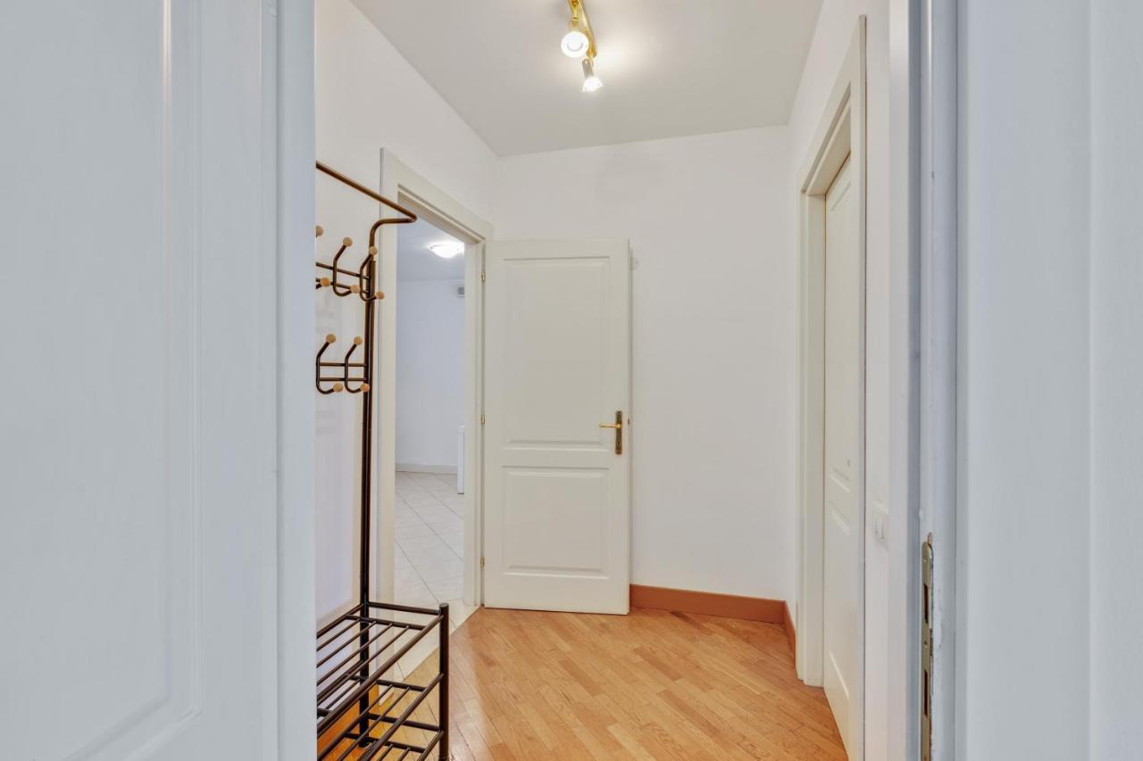 Il Broletto Apartment - Affitti Brevi Italia Lecco Bagian luar foto