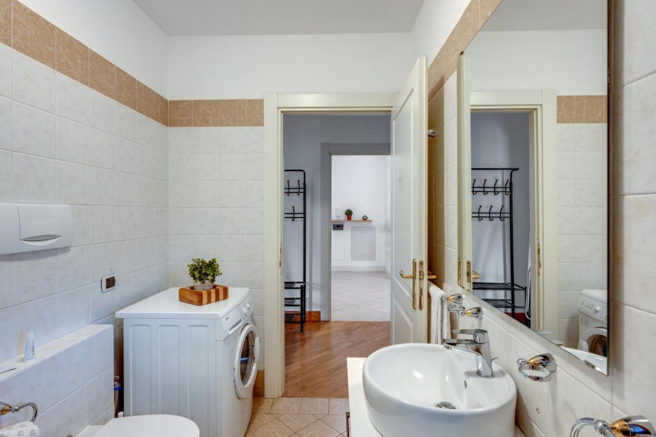Il Broletto Apartment - Affitti Brevi Italia Lecco Bagian luar foto